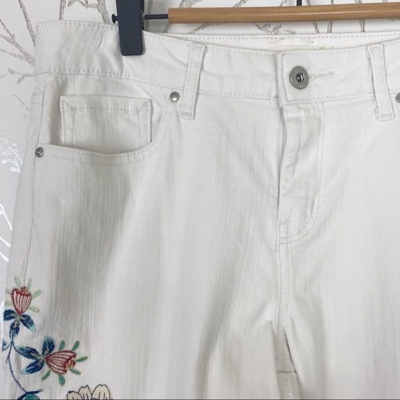 JESSICA SIMPSON Boho Embroidered Forever Rolled Ankle White Jeans 30 - Picture 5 of 14